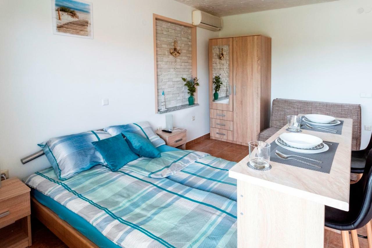 Lavanda Apartments&Studios Pinezići 外观 照片